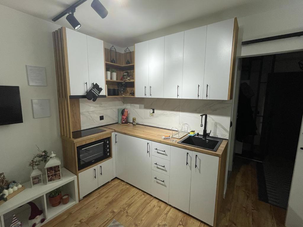 Apartman Element Kruševac Eksteriør billede