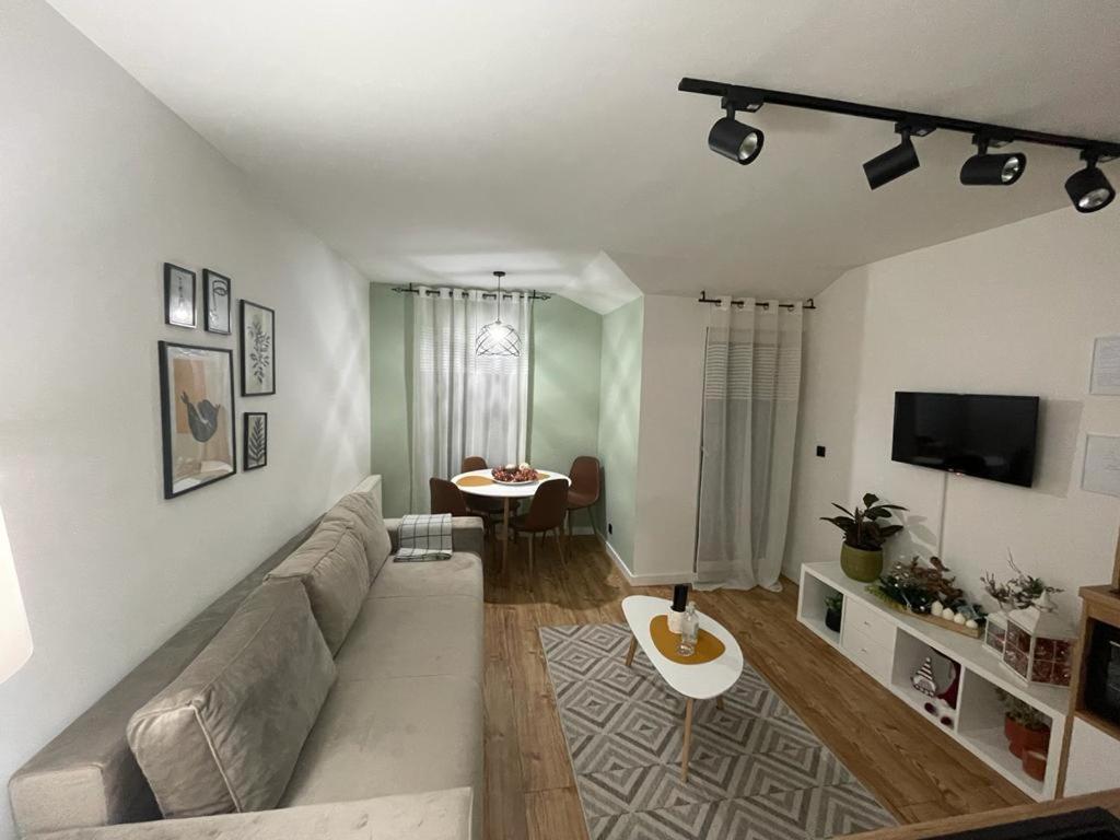 Apartman Element Kruševac Eksteriør billede